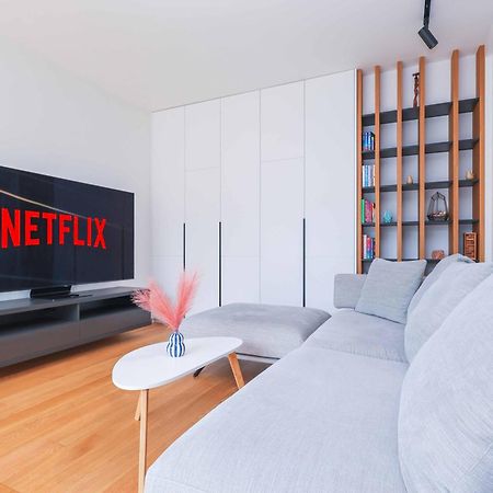 Downtown Luxe Retreat- Konventna Apartman Pozsony Kültér fotó
