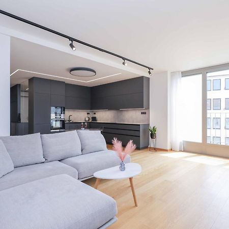 Downtown Luxe Retreat- Konventna Apartman Pozsony Kültér fotó