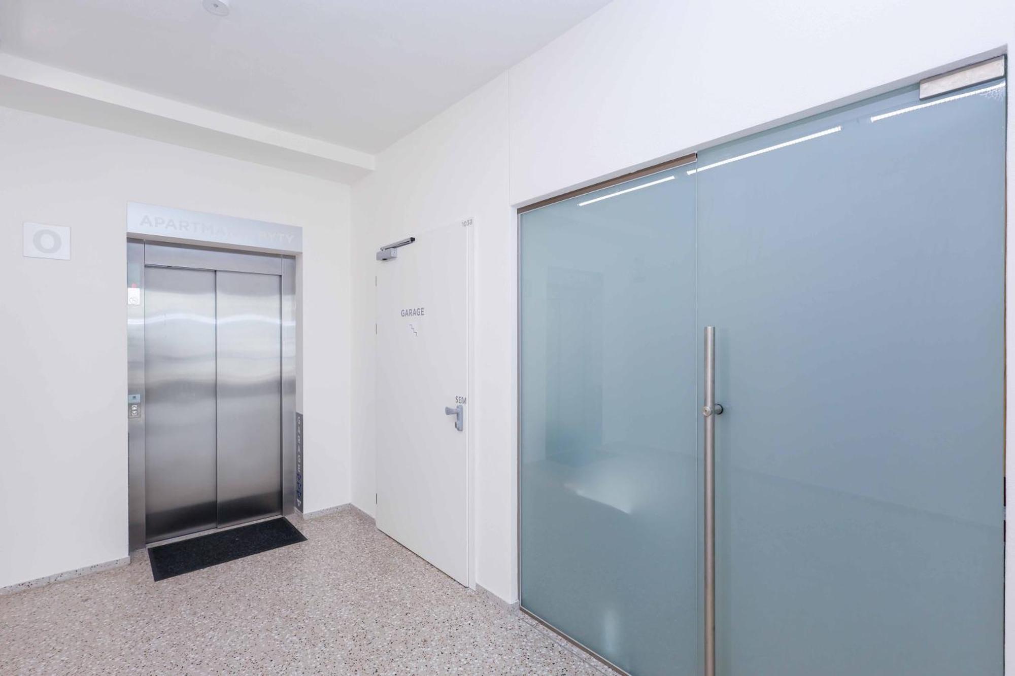 Downtown Luxe Retreat- Konventna Apartman Pozsony Kültér fotó