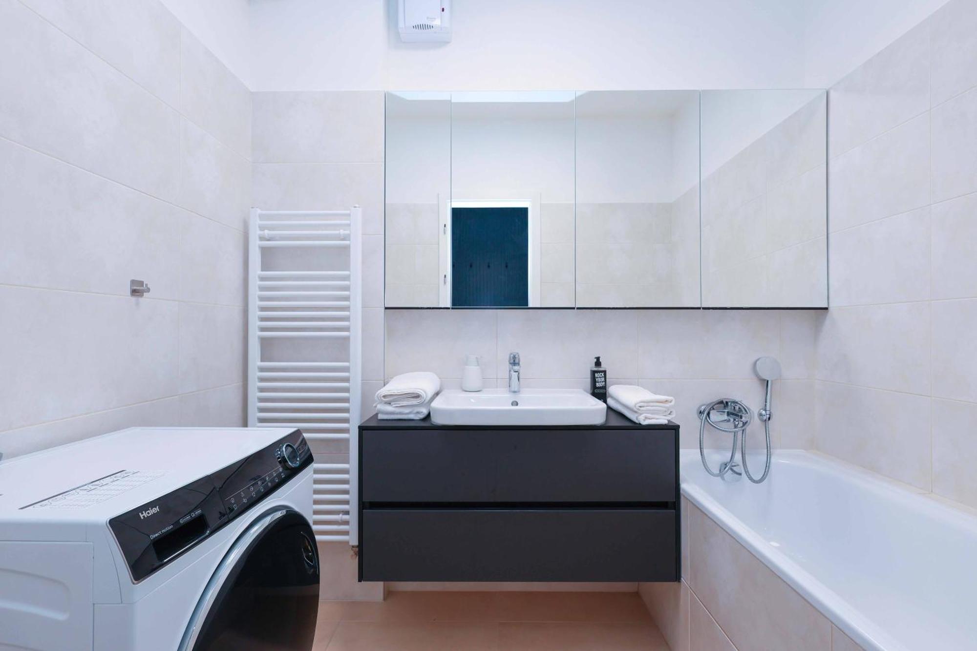 Downtown Luxe Retreat- Konventna Apartman Pozsony Kültér fotó