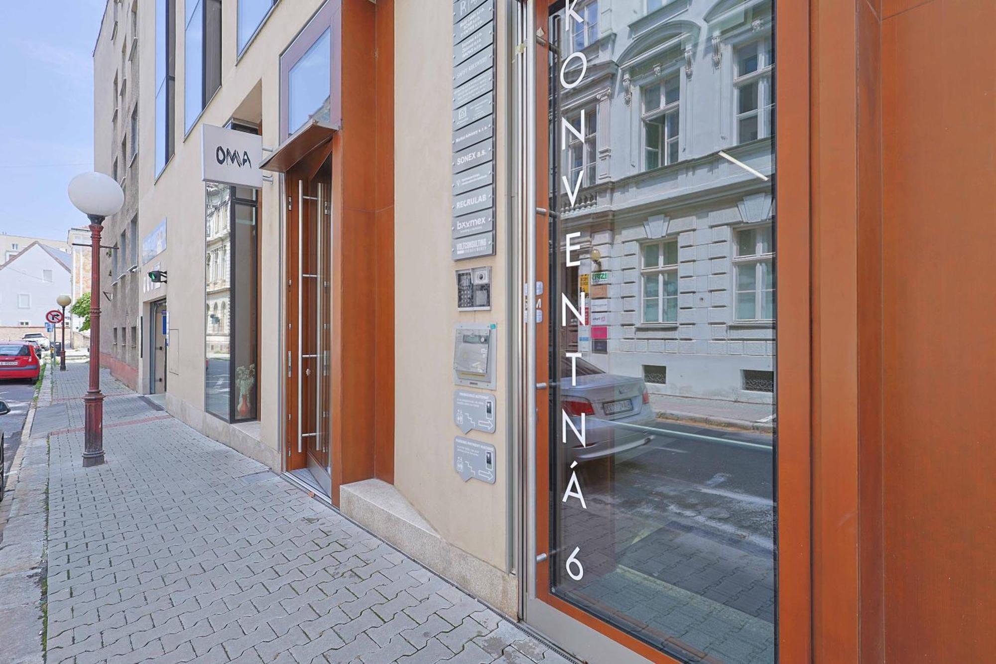 Downtown Luxe Retreat- Konventna Apartman Pozsony Kültér fotó